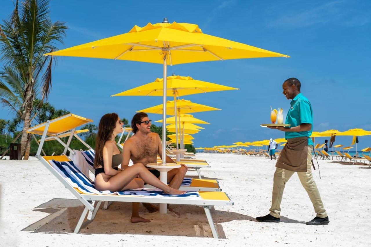 Emerald Zanzibar Resort&Spa - Deluxe All Inclusive Matemwe  Exterior foto Beach service at Atlantis Paradise Island